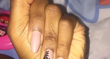 Baffling photo of this woman’s manicure has us all scratching our heads