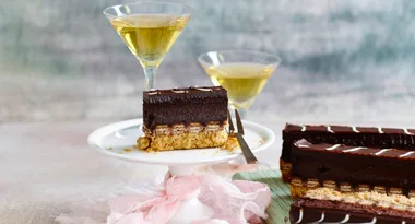 Kit Kat Cheesecake Slice