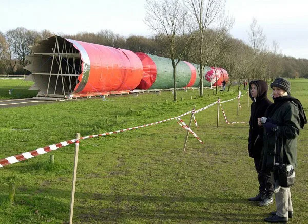 The largest Christmas cracker was 60 metres long