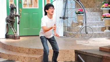 Student sets Guinness World Record for most finger clicks in a minute with astounding video