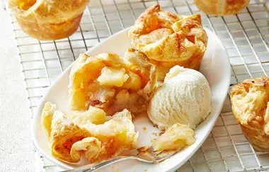Apple and cinnamon muffin pies