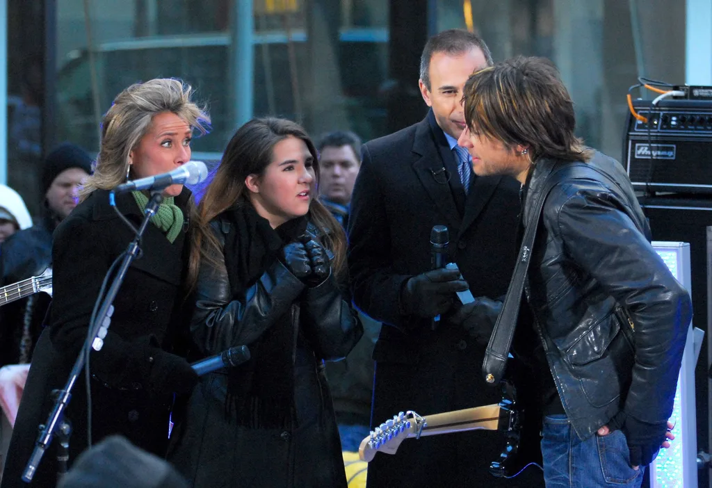 Jennifer Mee meets Keith Urban