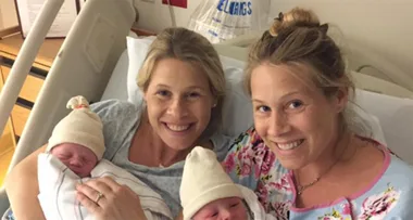 Identical twins give birth on same day