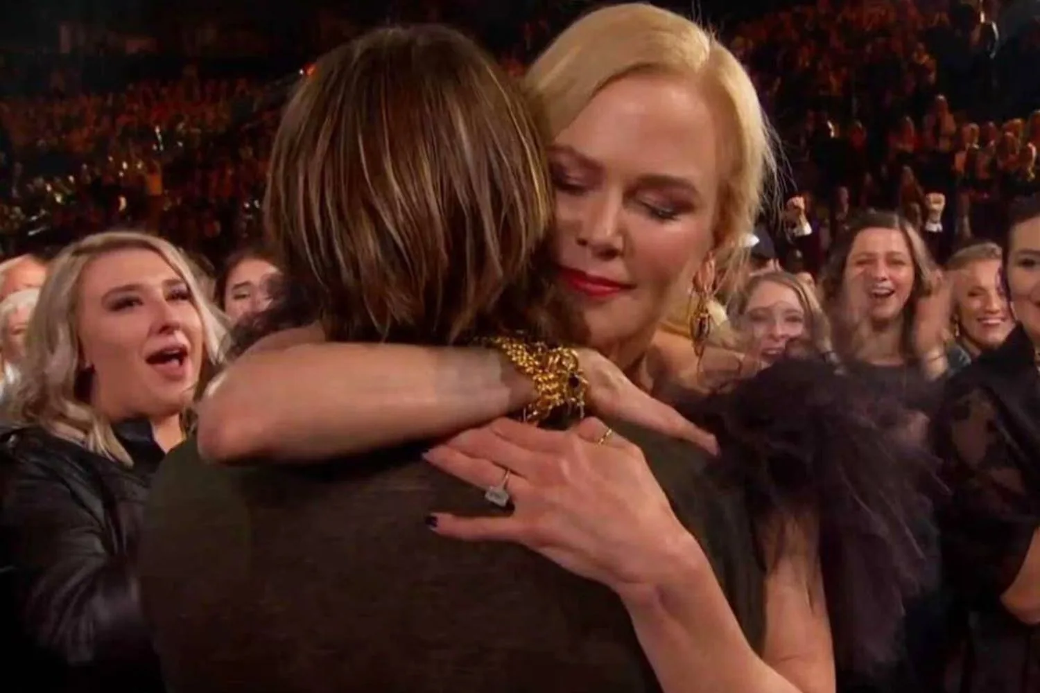 Keith Urban and Nicole Kidman embrace at an awards show.