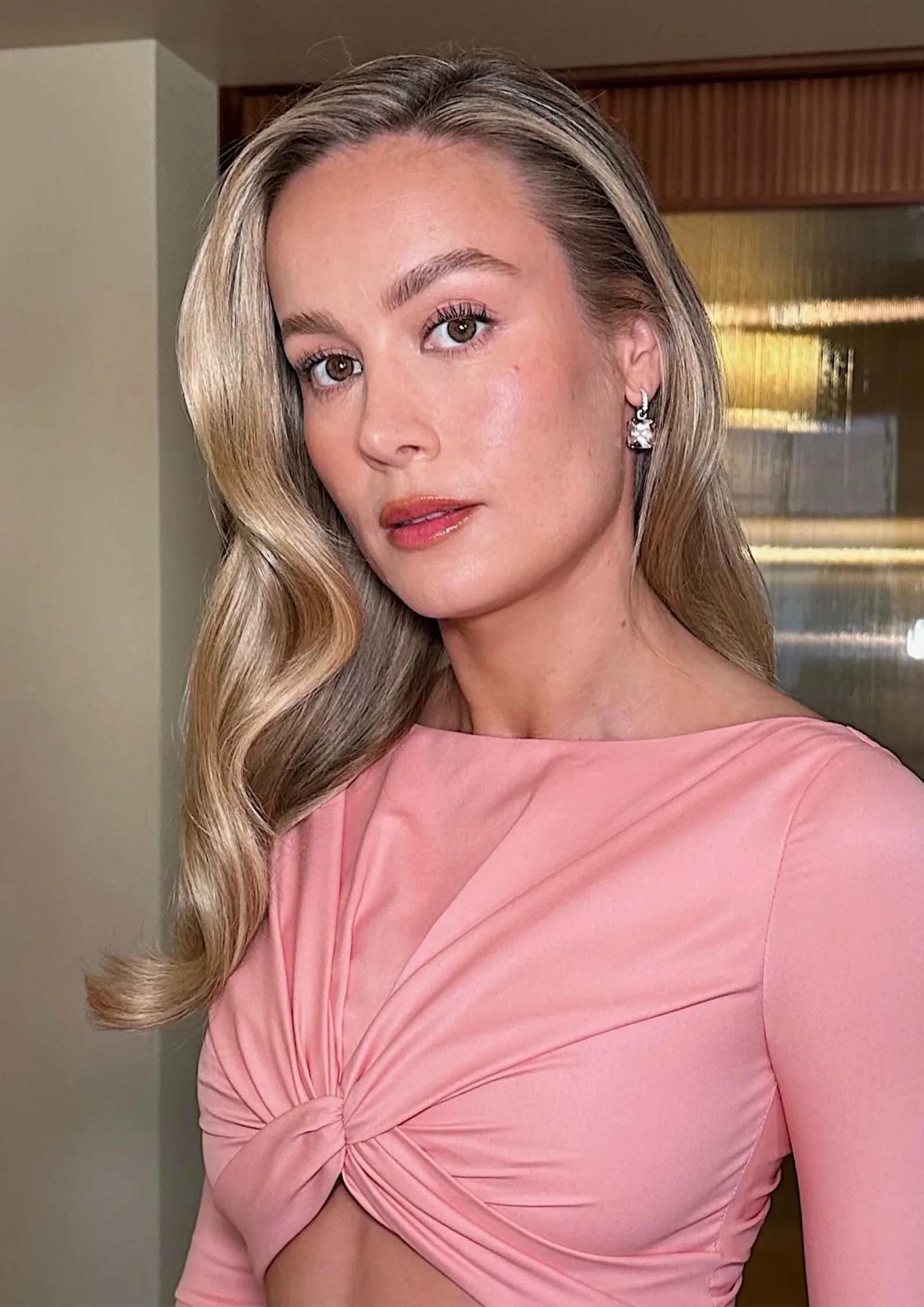 Brie Larson eyebrow trend
