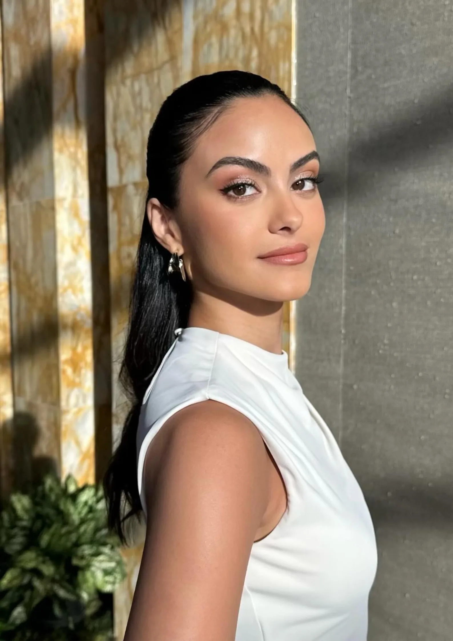 Camila Mendes eyebrow trend