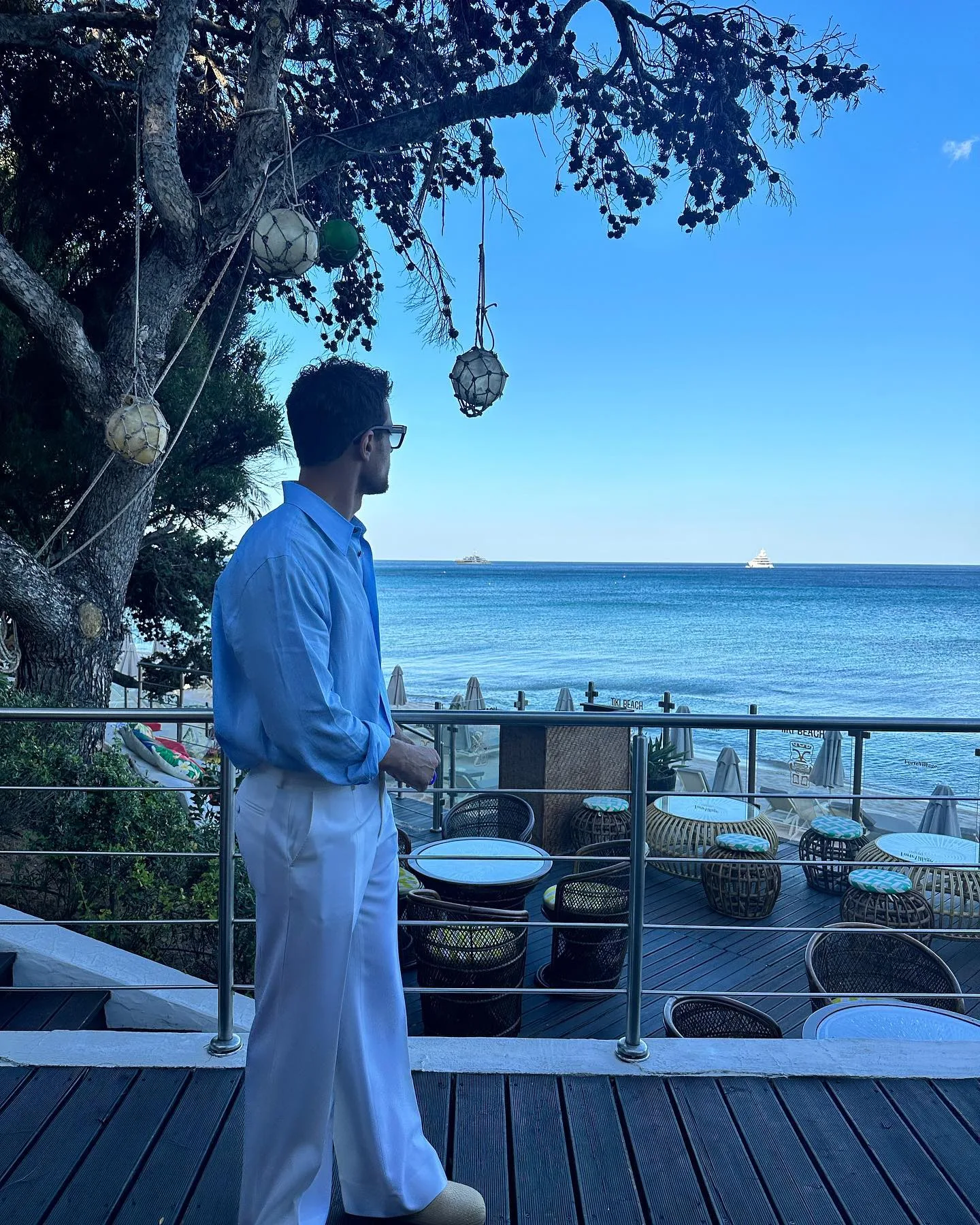 Ruth Kearney posts picture of Theo James