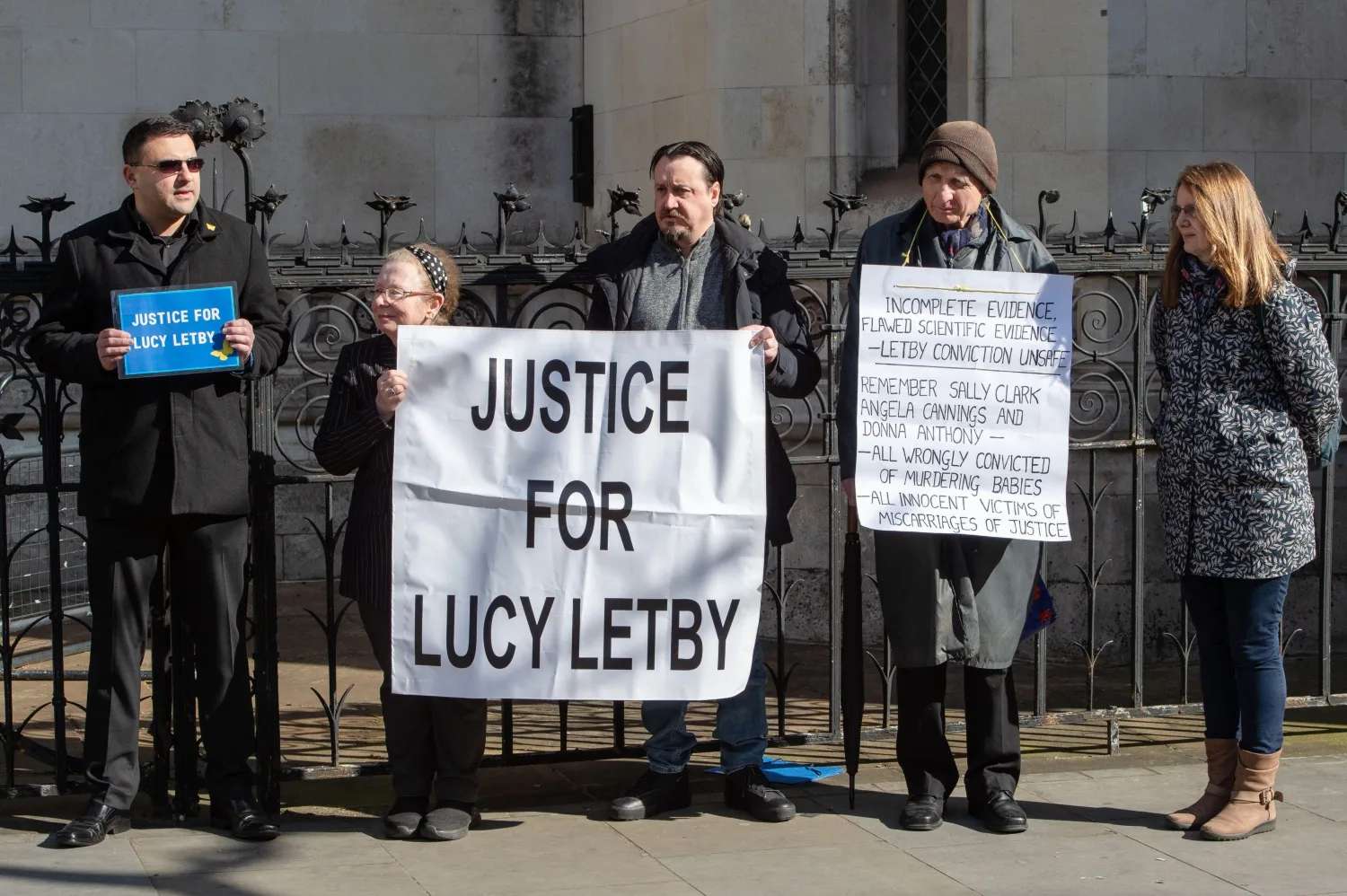 London, England, UK. 25th Apr, 2024. Supporters of ex-nurse Lucy Letby, a British former nurse convicted of murdering seven infants and attempting to murder six others between June 2015 and June 2016, demonstrate outside the High Court in London during her appeal hearing. Campaigners claim that she is, in fact, a victim of a miscarriage of justice.