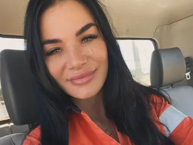 Claire Saunders