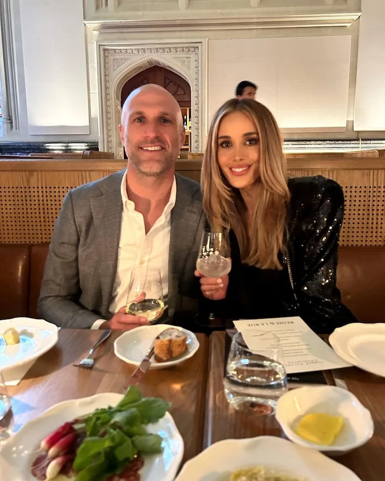 Chris and Bec Judd at a restaurant.