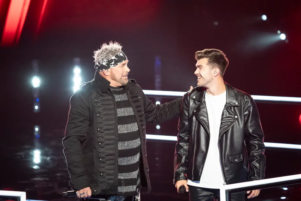 Teza and Cody performing on The Voice Australia.