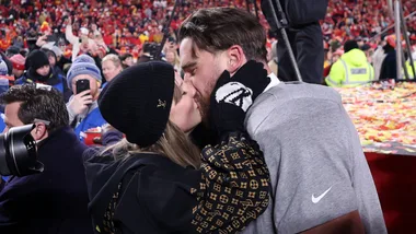 KANSAS CITY, MISSOURI - JANUARY 26: Taylor Swift kisses Travis Kelce #87 of the Kansas City Chiefs after the Chiefs defeated the Buffalo Bills 32-29 to win the AFC Championship Game at GEHA Field at Arrowhead Stadium on January 26, 2025 in Kansas City, Missouri. (Photo by Jamie Squire/Getty Images)