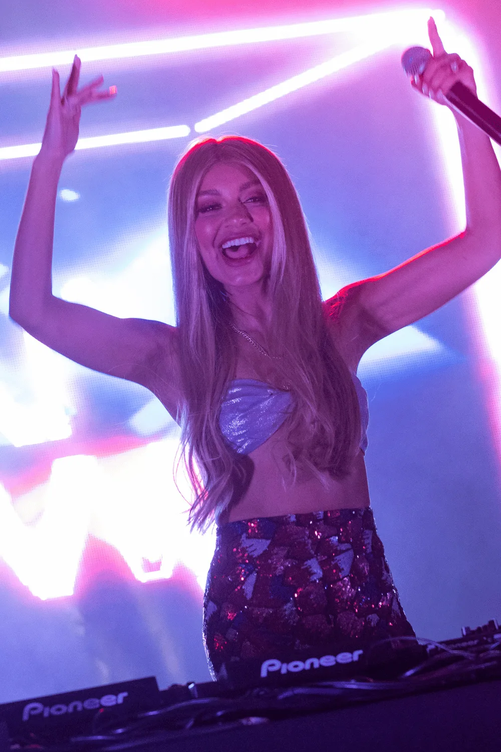Havana Brown djing.