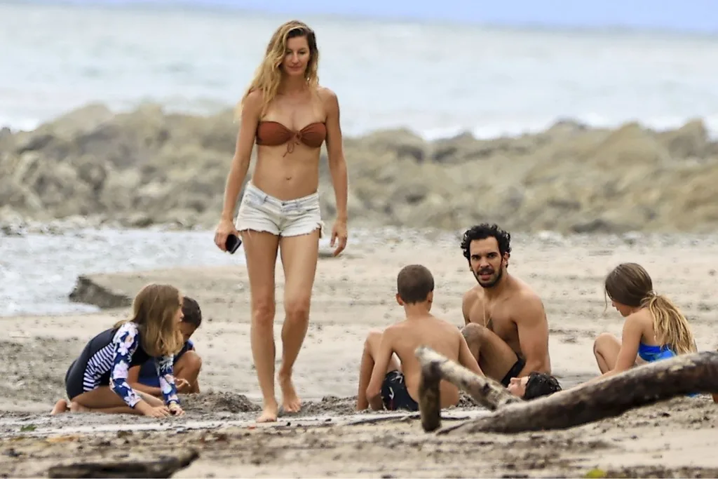 Gisele Bündchen and her boyfriend Joaquim Valente with her children on a beach.