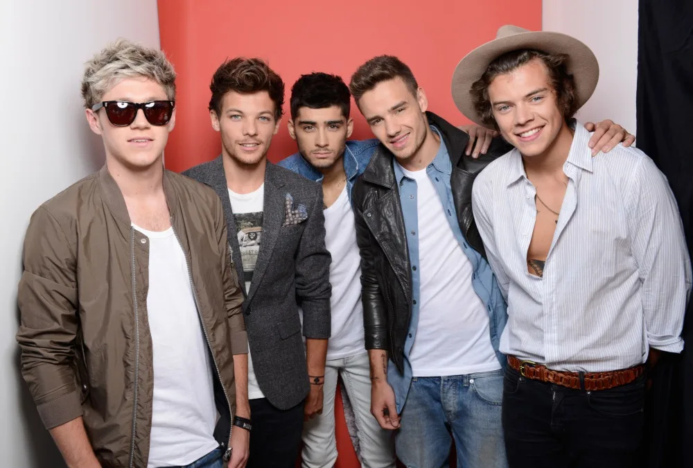 LOS ANGELES, CA - AUGUST 11: (L-R) Musicians Niall Horan, Louis Tomlinson, Zayn Malik, Liam Payne and Harry Styles of One Direction attend Fox Teen Choice Awards 2013 held at the Gibson Amphitheatre on August 11, 2013 in Los Angeles, California.  (Photo by FOX Image Collection via Getty Images)