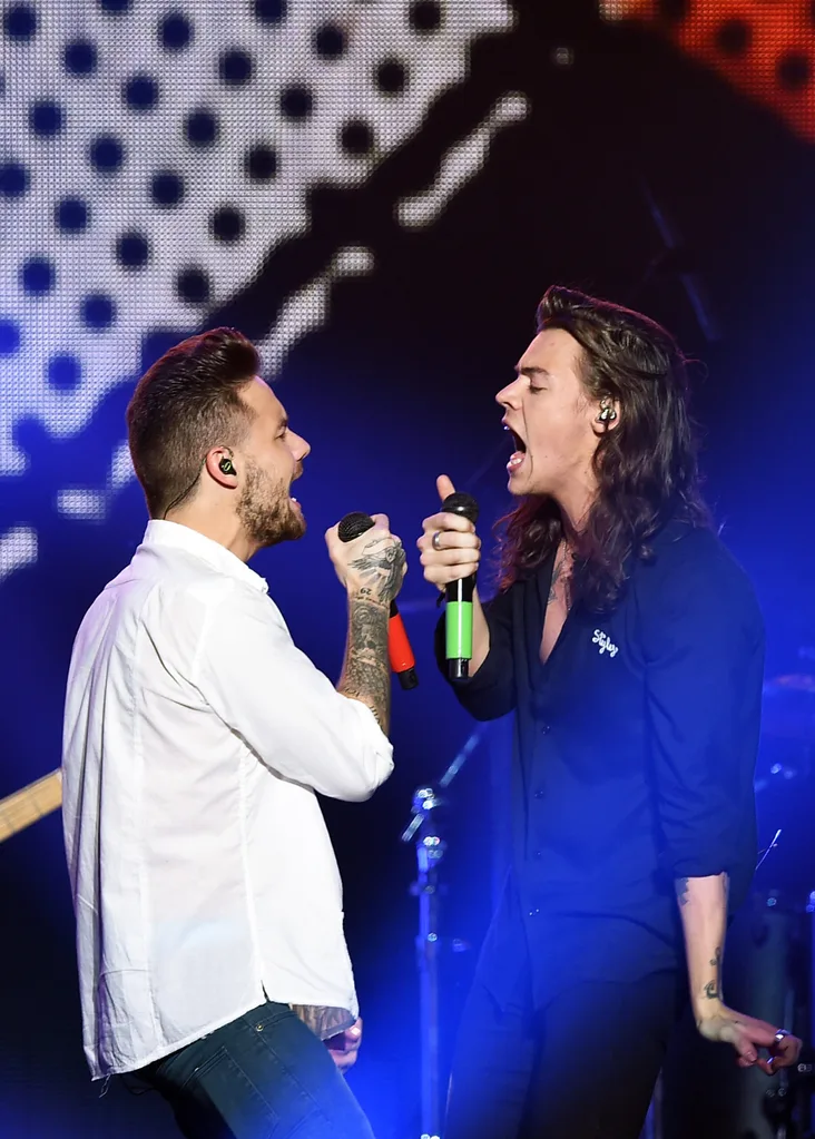 LOS ANGELES, CA - DECEMBER 04: Recording artists Liam Payne (L) and Harry Styles of One Direction perform onstage during 102.7 KIIS FMs Jingle Ball 2015 Presented by Capital One at STAPLES CENTER on December 4, 2015 in Los Angeles, California.