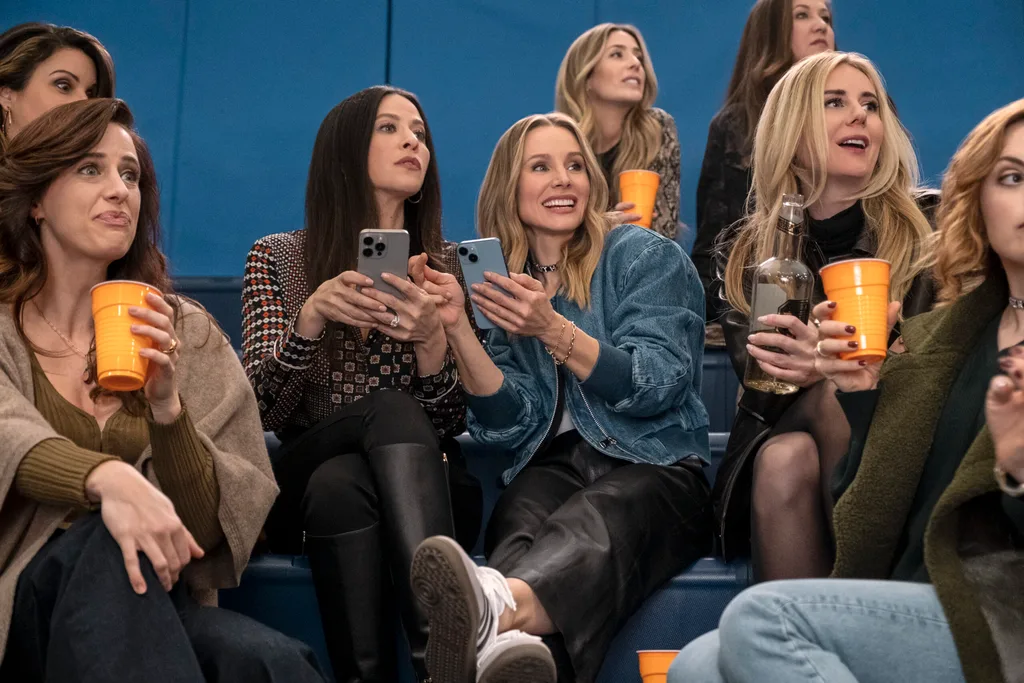 Nobody Wants This. (L to R) Elise Greene as Leah, Jackie Tohn as Esther, Kristen Bell as Joanne, Justine Lupe as Morgan in episode 107 of Nobody Wants This