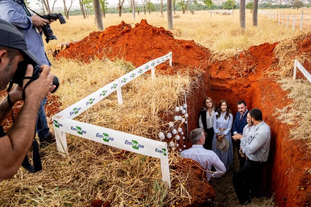 Queen mary visits Brazil’s agricultural
research institute, Embrapa Cerrados.