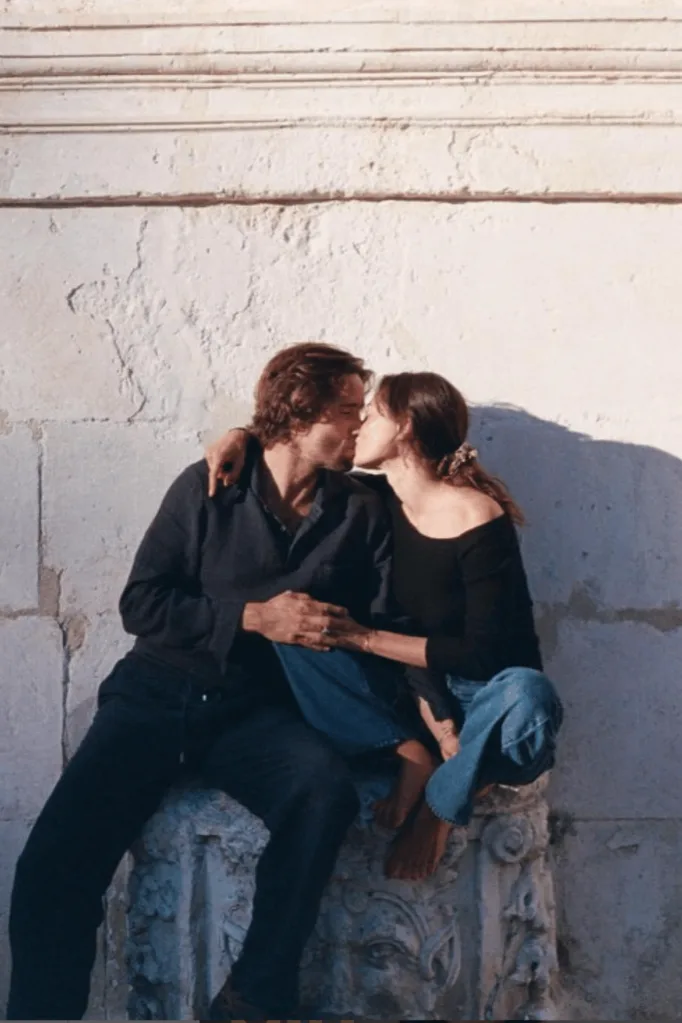 Phoebe Tonkin kissing her fiance