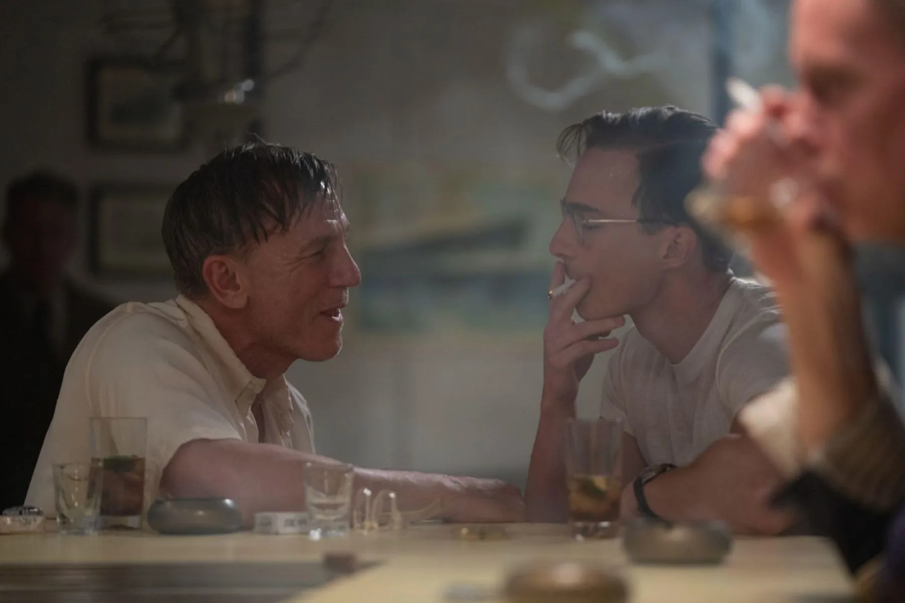 Queer (2024) Faniel Craig and Drew Starkey 