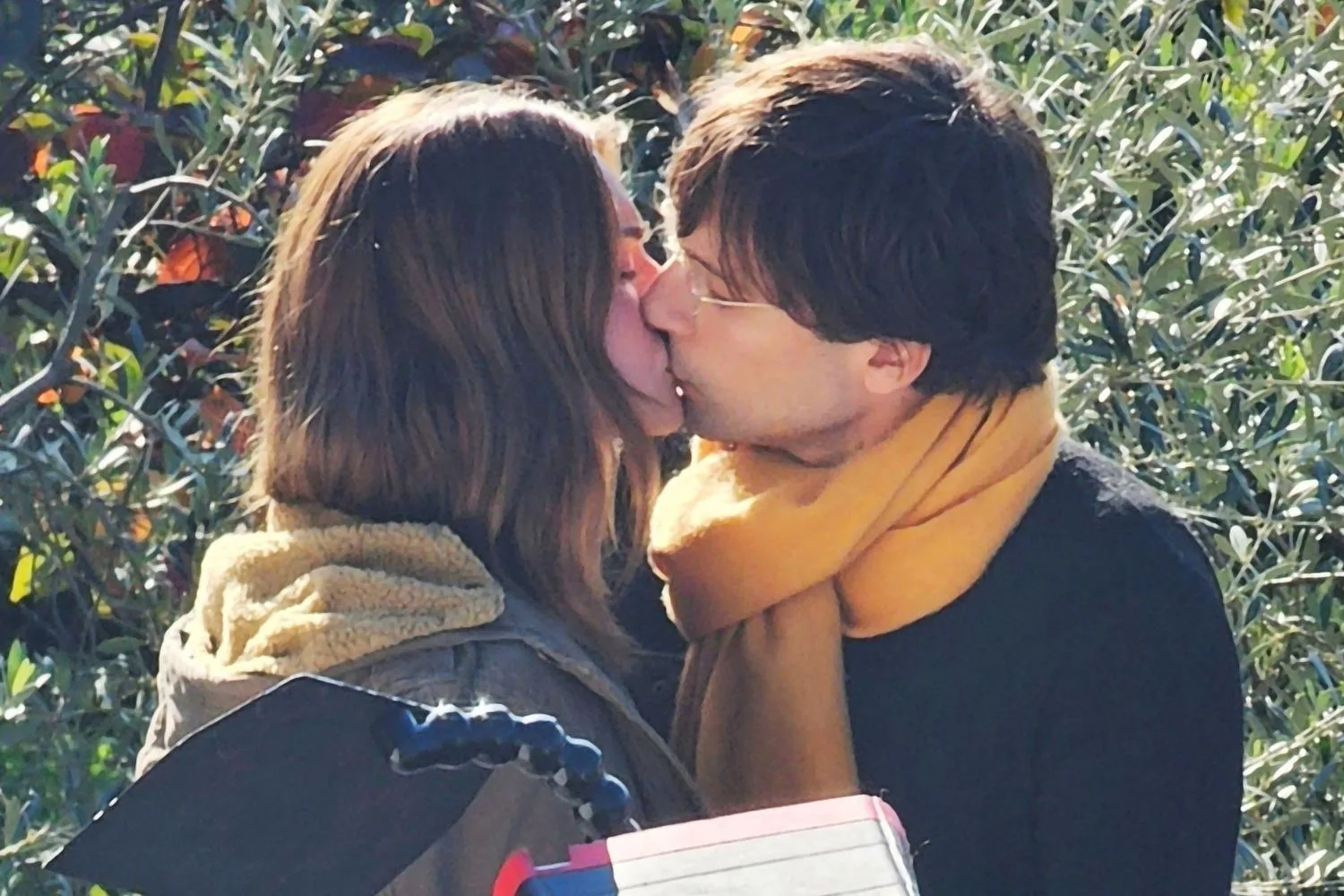 Grace Van Patton recreates a famous kissing while filming a new series about Amanda Knox 