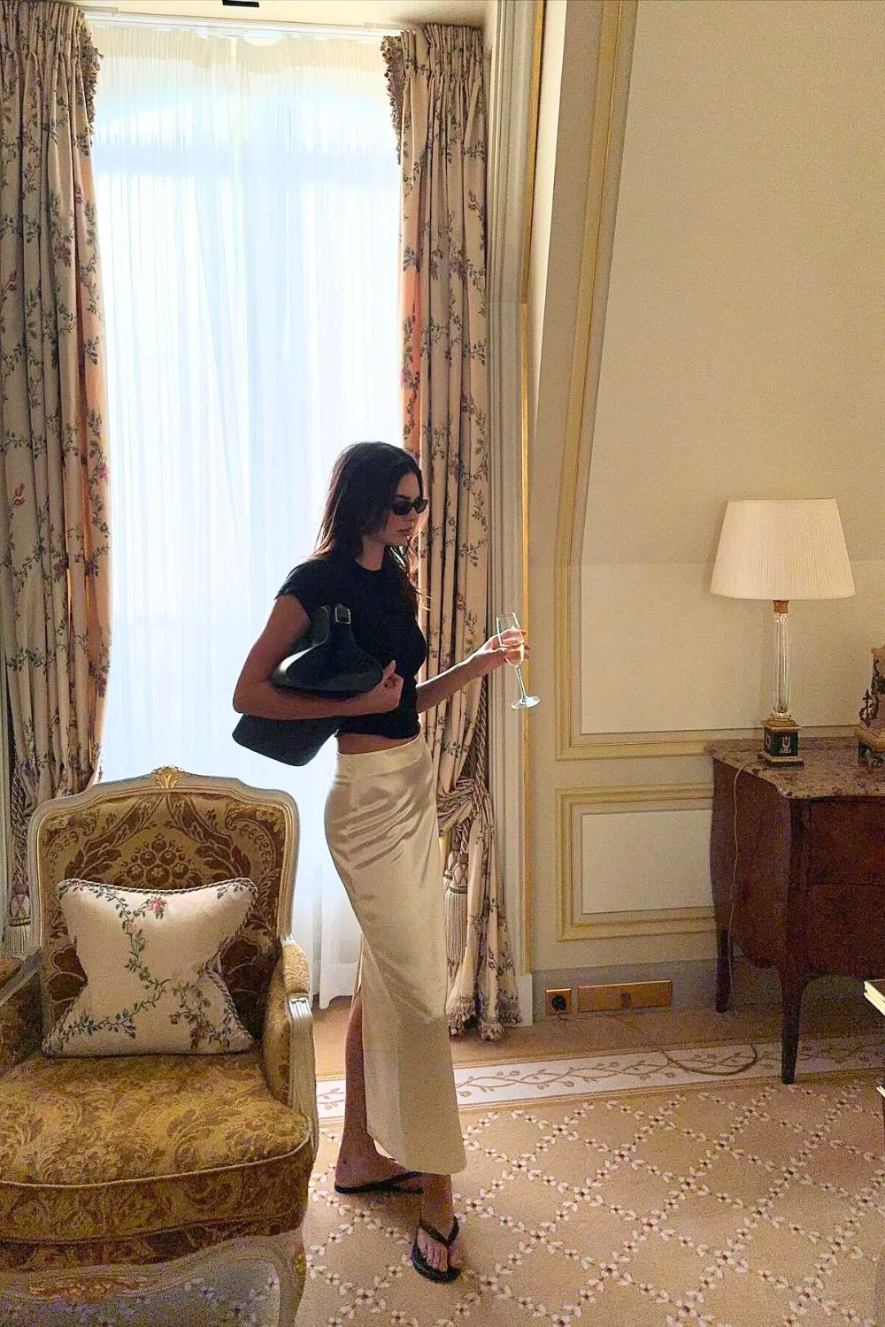 kendall jenner wearing flipflops and skirt