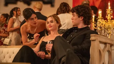 Cece Carroway (Sara Silva), Caroline Merteuil (Sarah Catherine Hook), Lucien Belmont (Zac Burgess)