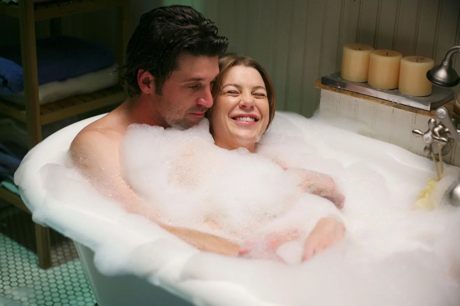 Derek and Meredith in a bath. 