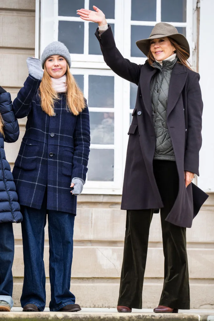 Queen Mary and Princess Josephine wave to the crowd