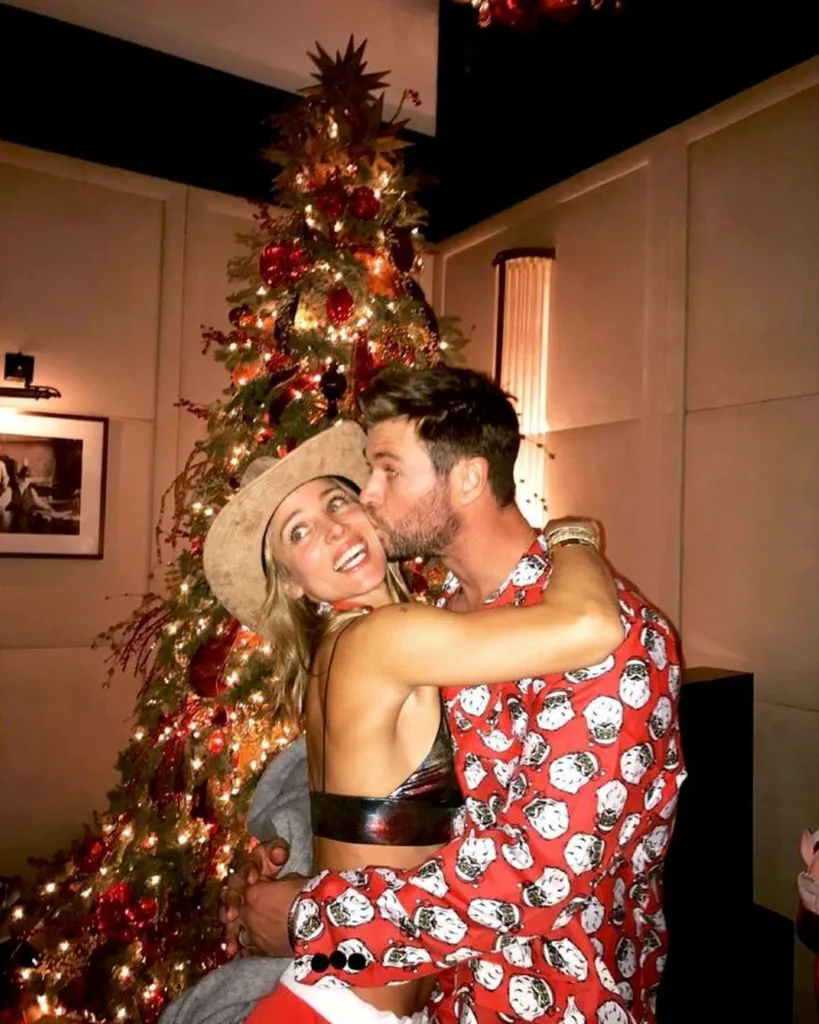 Chris Hemsworth and Elsa in front of a Christmas Tree