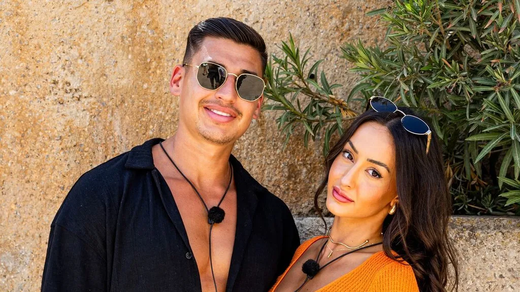 Niko and Mia Love Island