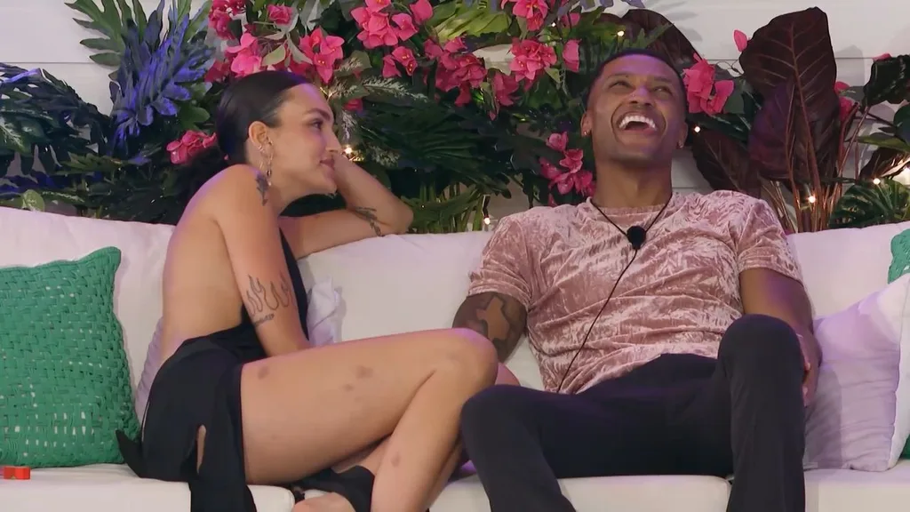 Em and Mercedes on Love Island Australia