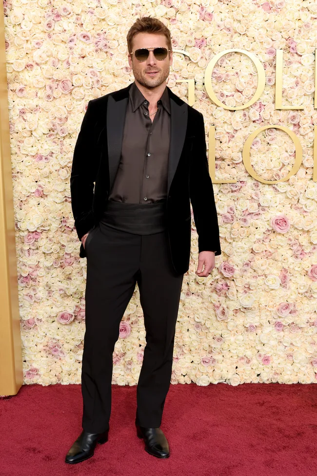 BEVERLY HILLS, CALIFORNIA - JANUARY 05: Glen Powell attends the 82nd Annual Golden Globe Awards at The Beverly Hilton on January 05, 2025 in Beverly Hills, California.