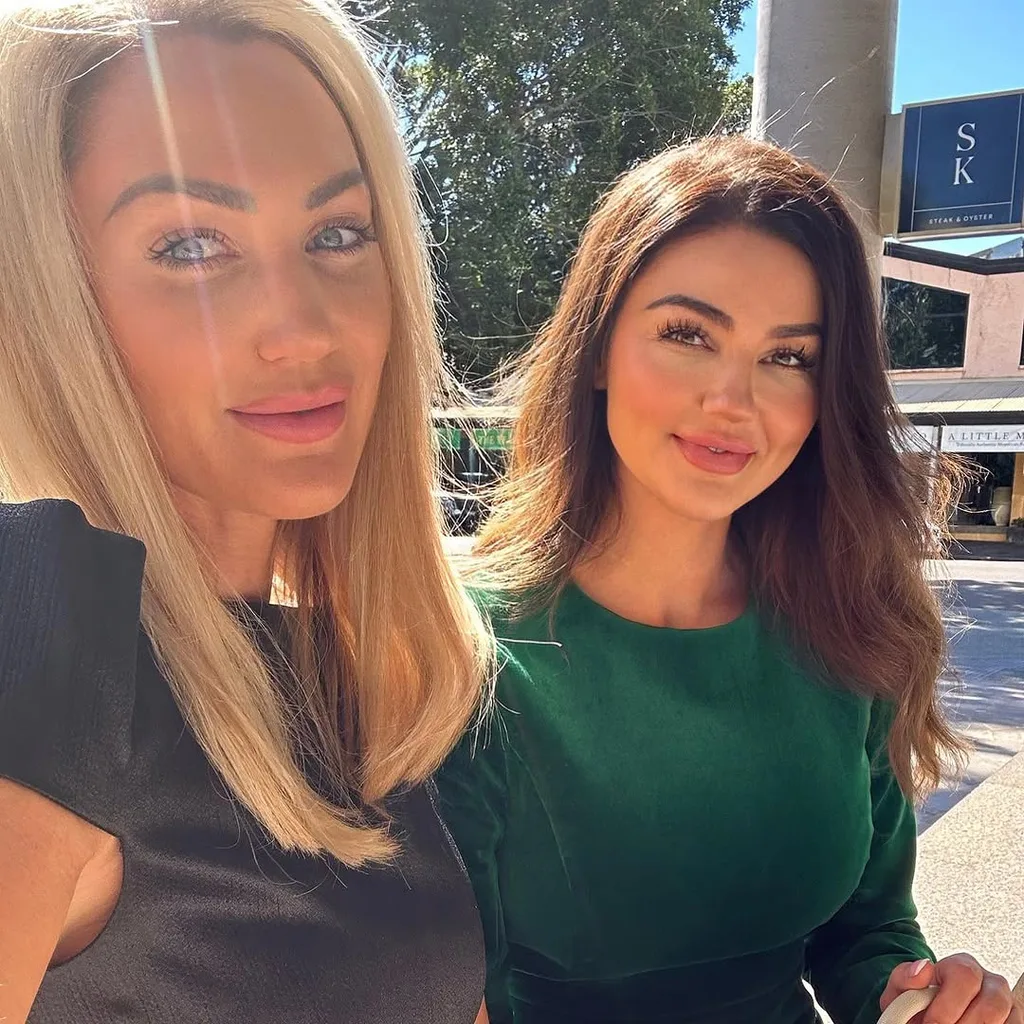 Lauren Hall and sister Tamara