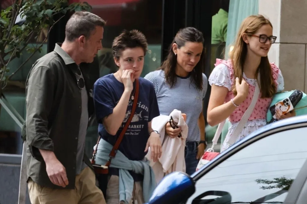 Ben Affleck and Jennifer Garner with their children