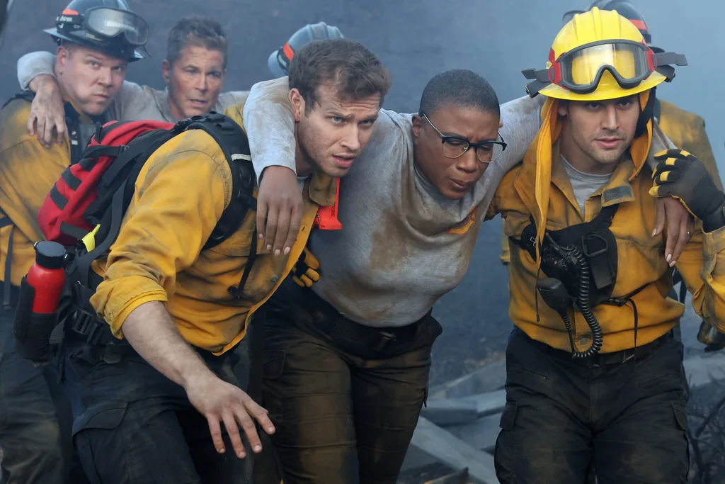 Special guest stars Oliver Stark, Aisha Hinds and Ryan Guzman in the Hold The Line episode of 9-1-1: LONE STAR