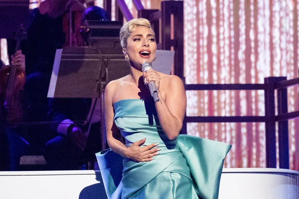 LAS VEGAS, NEVADA - 03 de abril: Lady Gaga se realiza en el escenario durante el 64 ° Premios Grammy anuales el 03 de abril de 2022 en Las Vegas, Nevada. (Foto de Emma McIntyre/Getty Images para la Academia de Grabación)