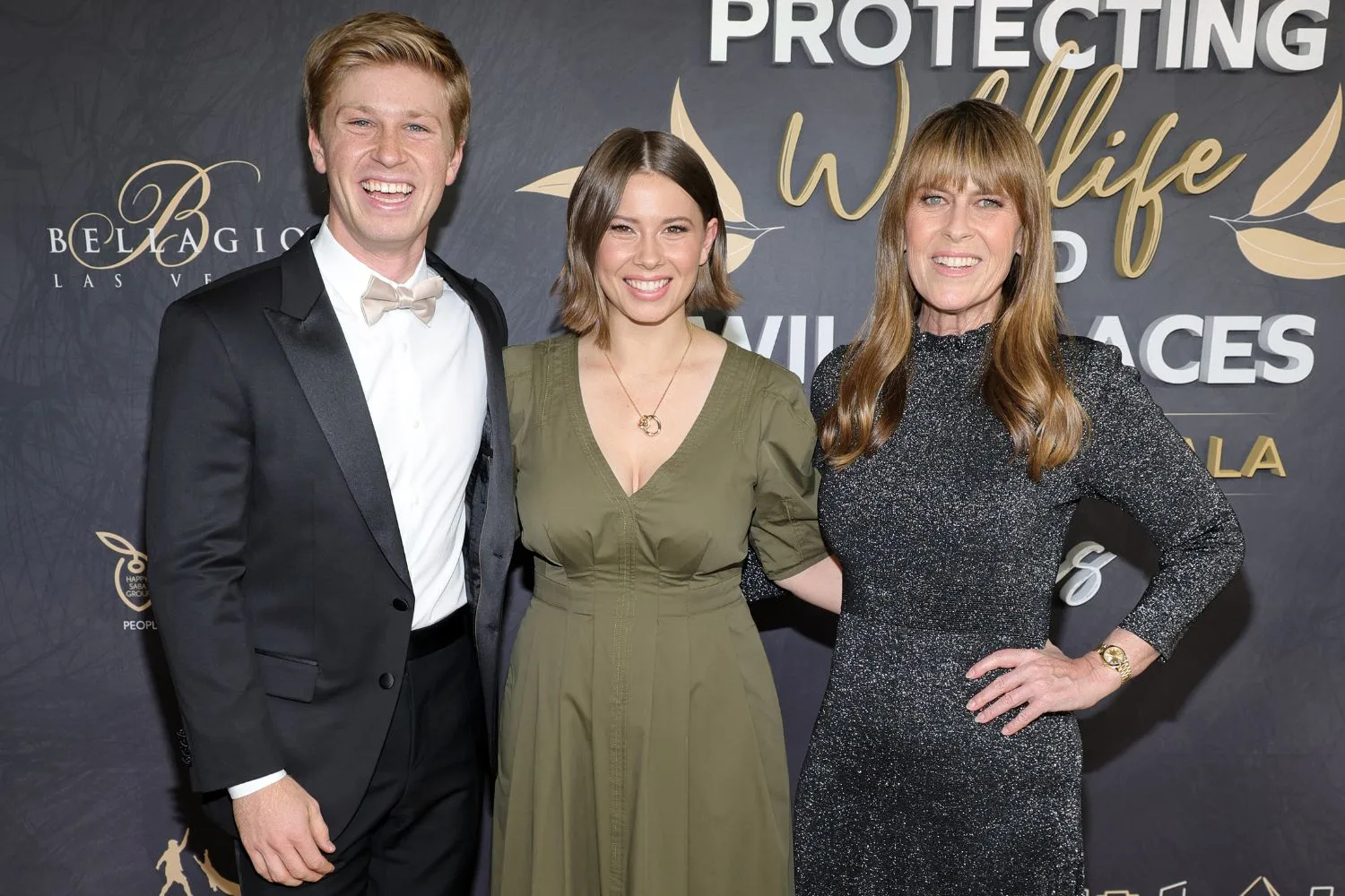 Robert, Bindi and Terri Irwin at the 2024 Steve Irwin Gala. (Credit: Getty)