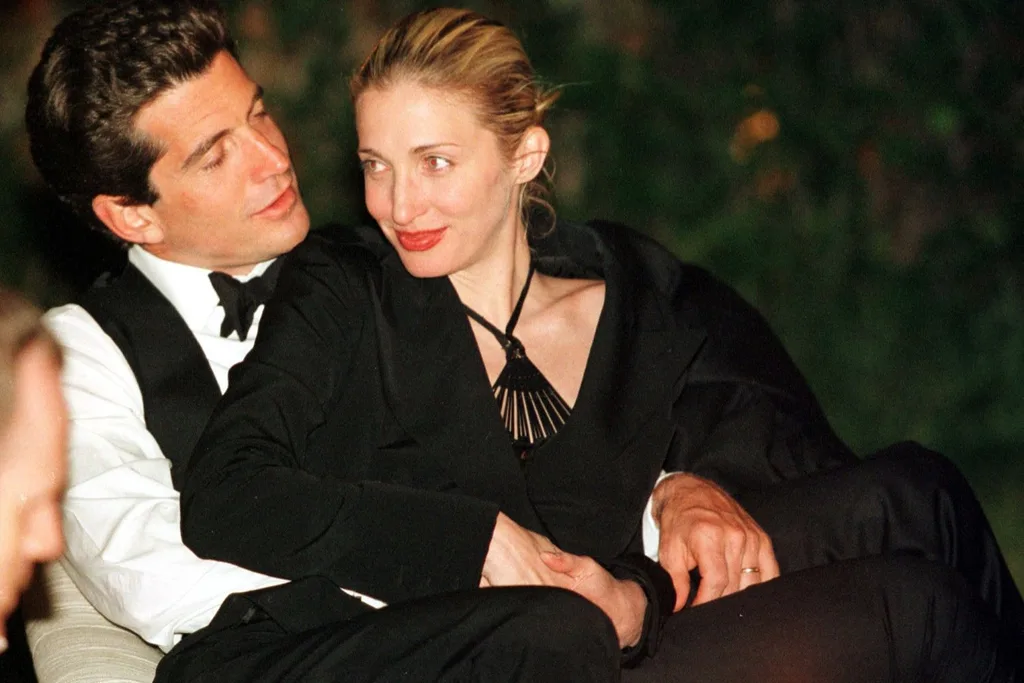 JFK Jr and his wife Carolyn Bessette-Kennedy.