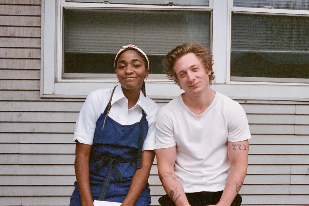 Ayo Edebiri and Jeremy Allen White