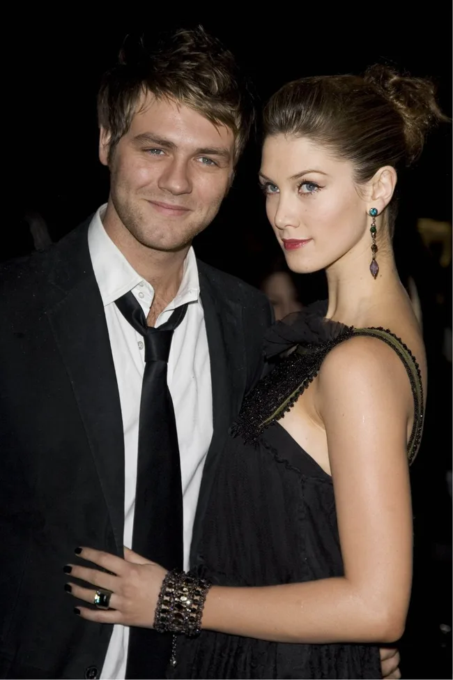 delta goodrem with boyfriend brian mcfadden posing on a red carpet