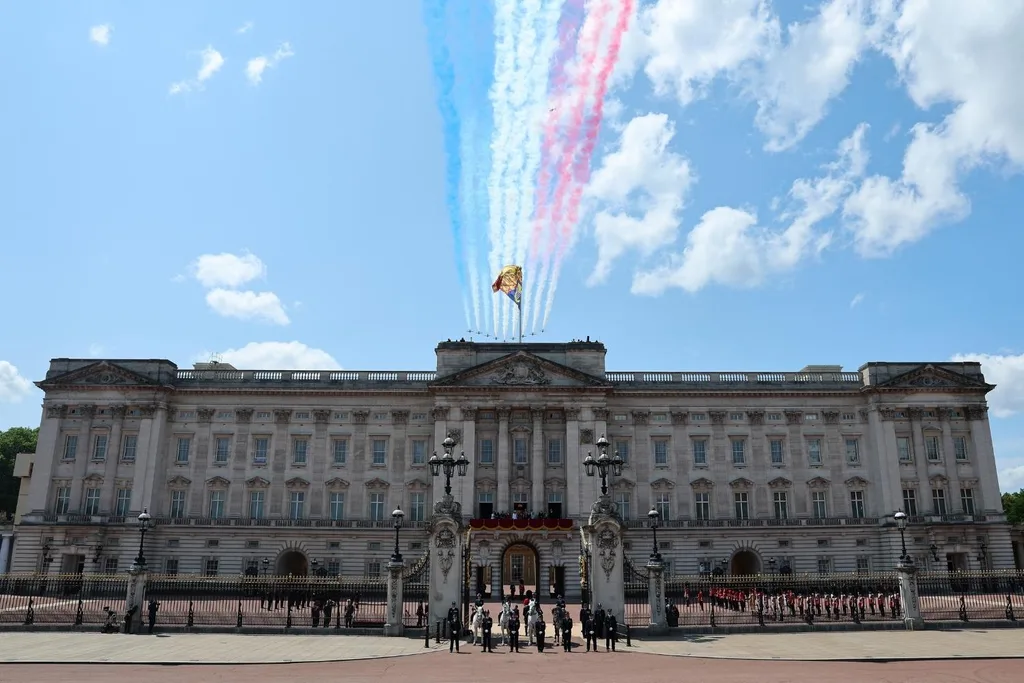 The red arrows perform a flypast over buckingham palace