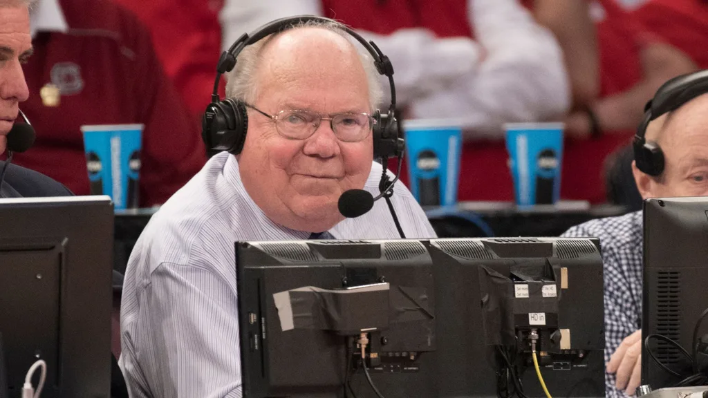 commentator verne lundquist makes a cameo in happy gilmore 2