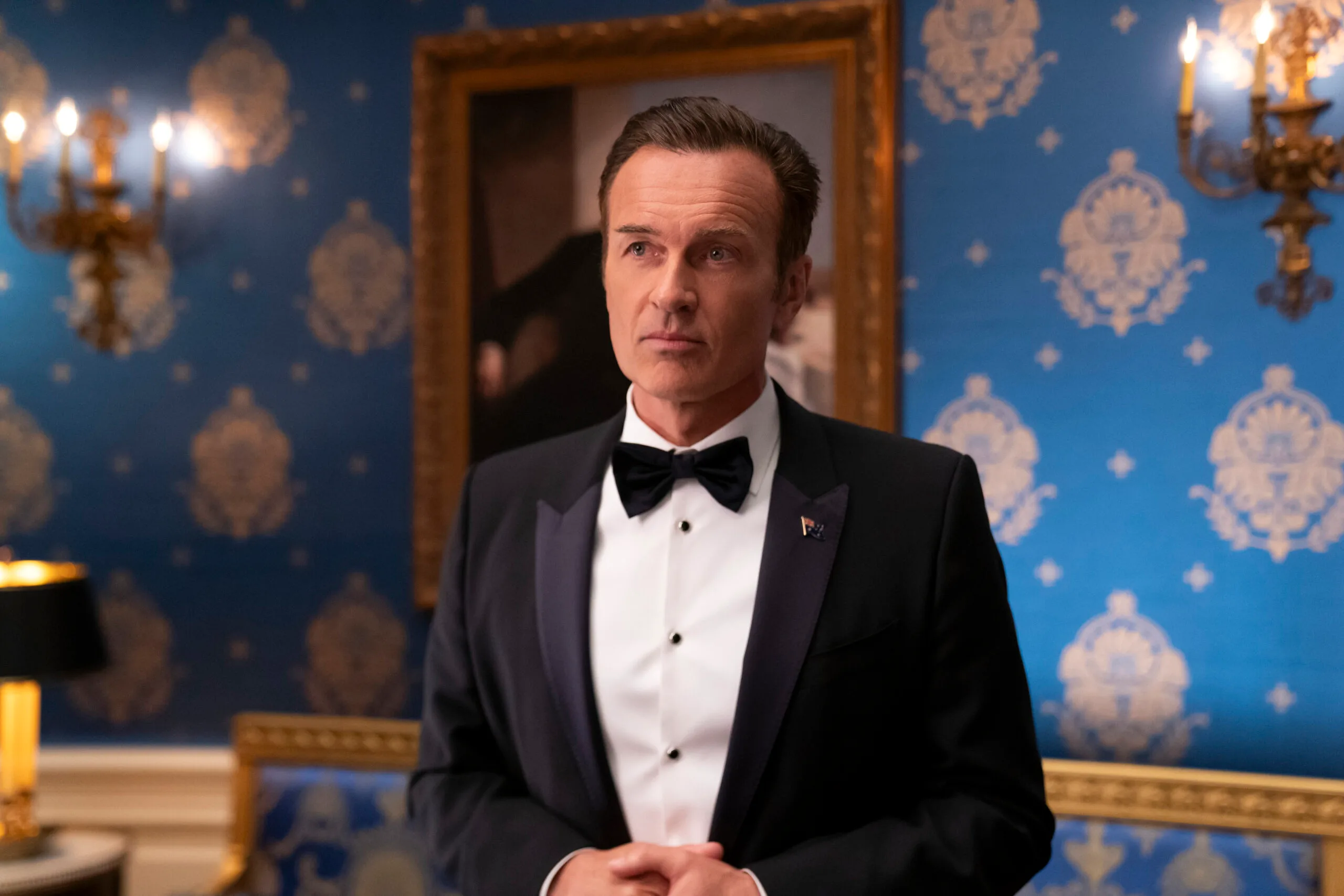 julian mcmahon in the residence
