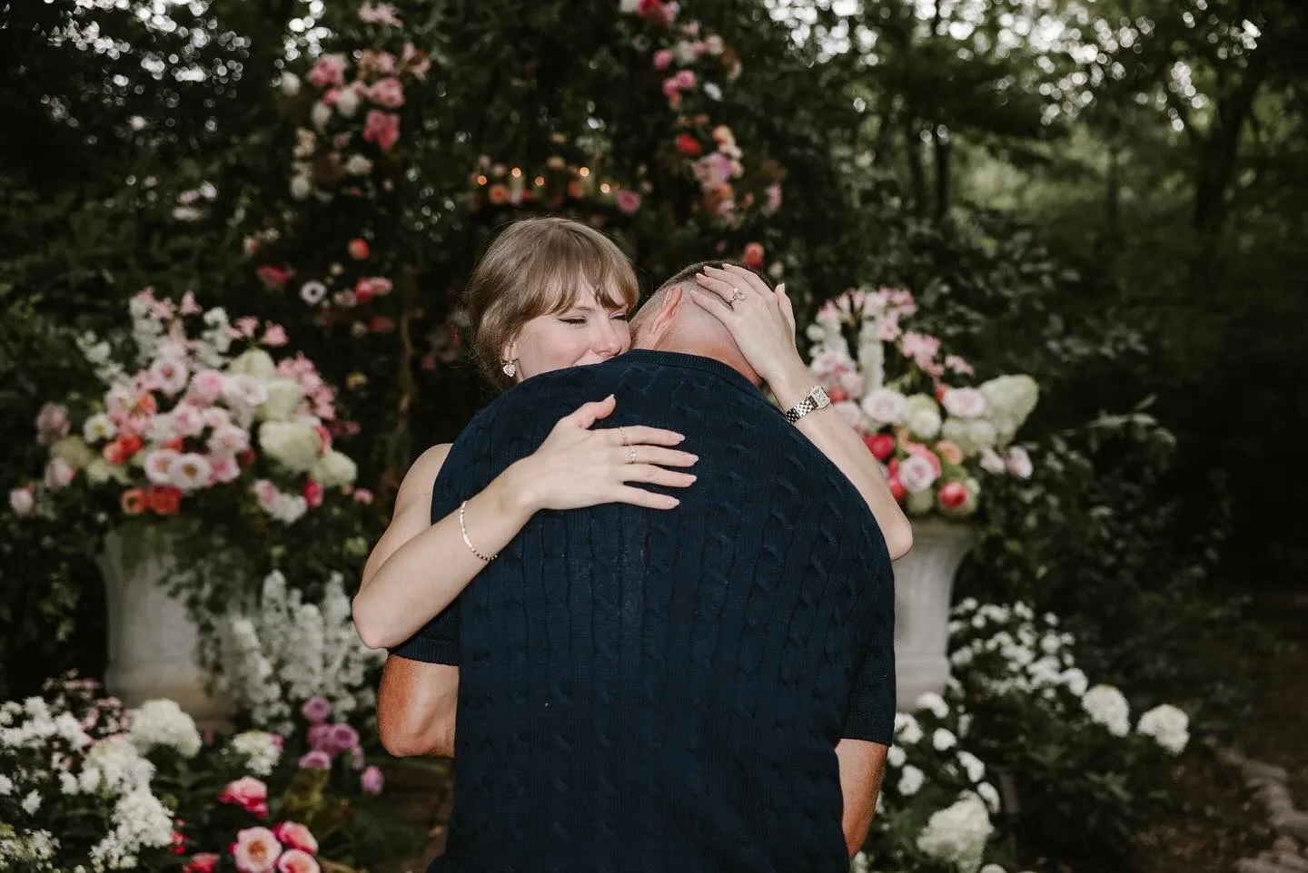 taylor swift and travis kelce are engaged