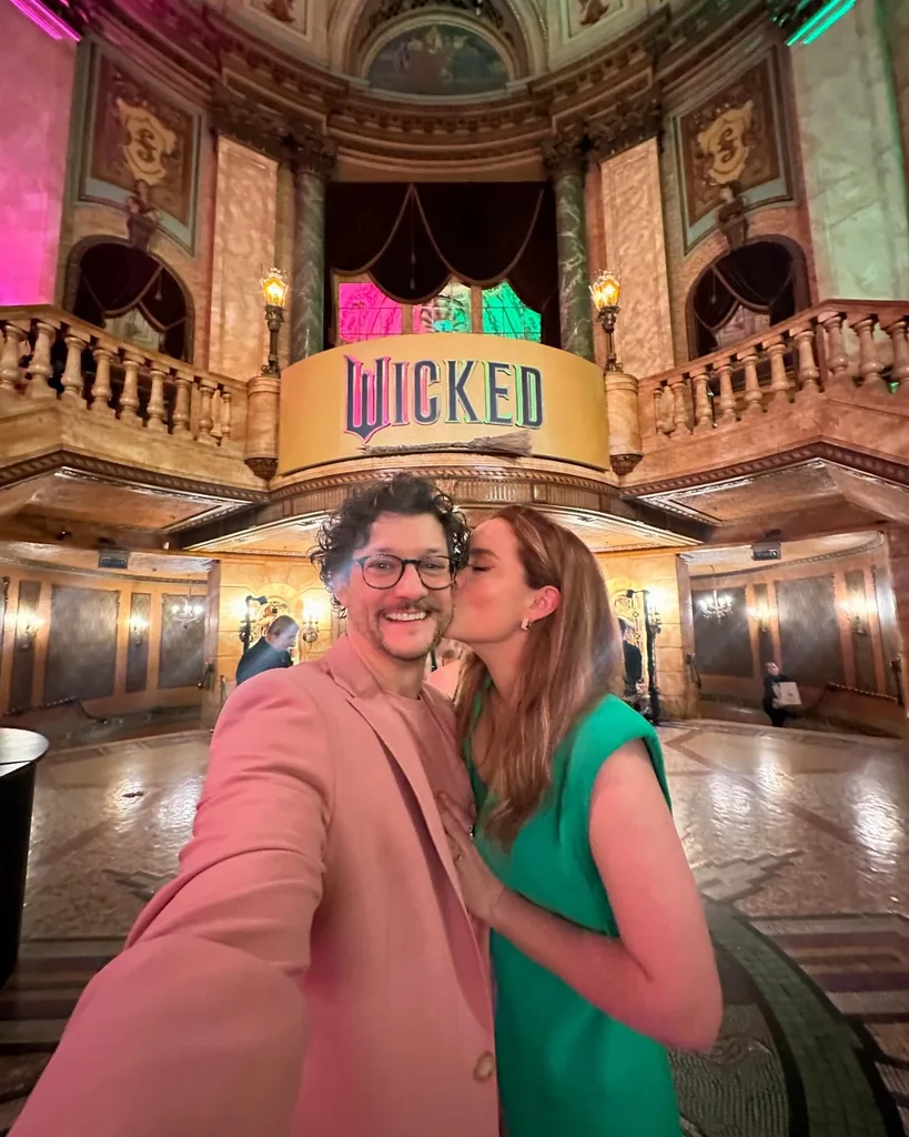 rob mills and georgie tunny kissing at Wicked