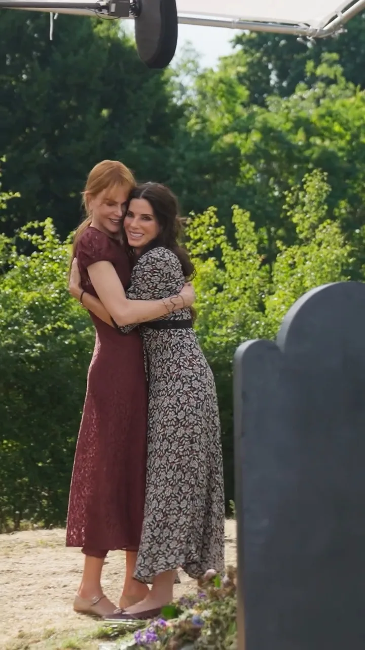 nicole kidman and sandra bullock on the set of practical magic 2