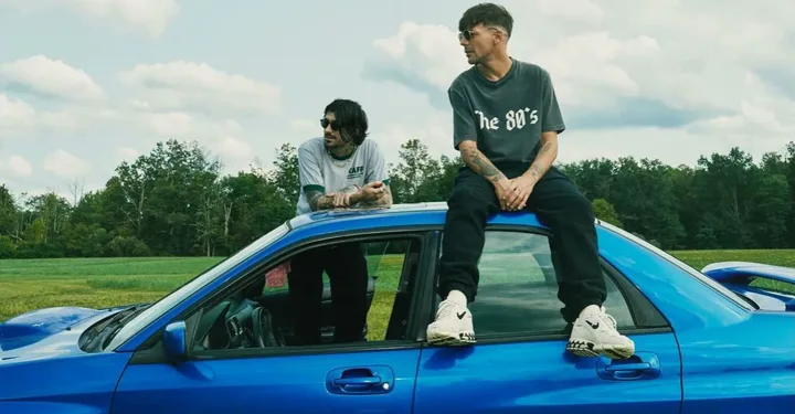 zayn malik louis tomlinson on top of a car