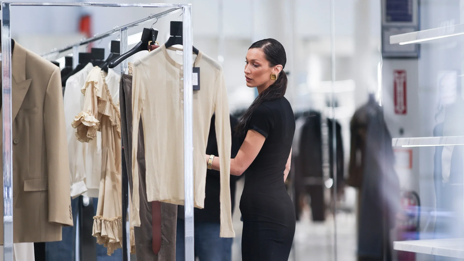 bella hadid shopping