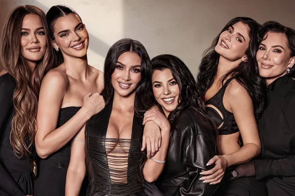 The Kardashians season 7 cast shot.